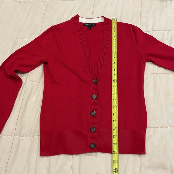 Banana republic red long sleeve V-neck cardigan - Picture 3 of 9